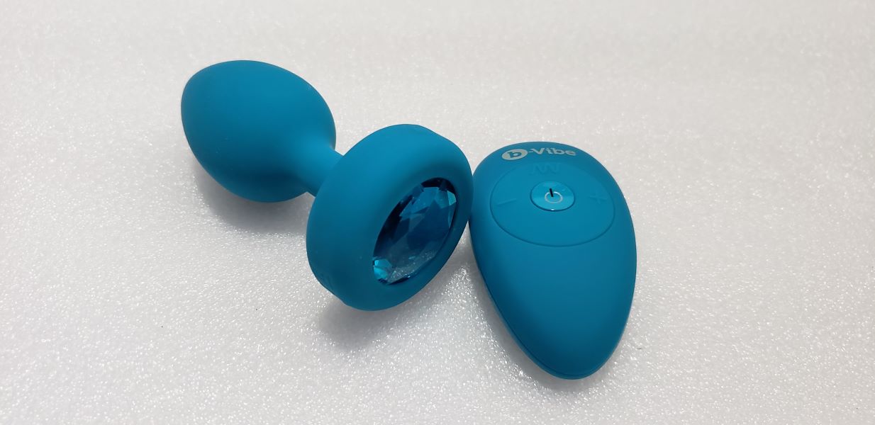 b-vibe Vibrating Jewel Plug: Sex Toy Review