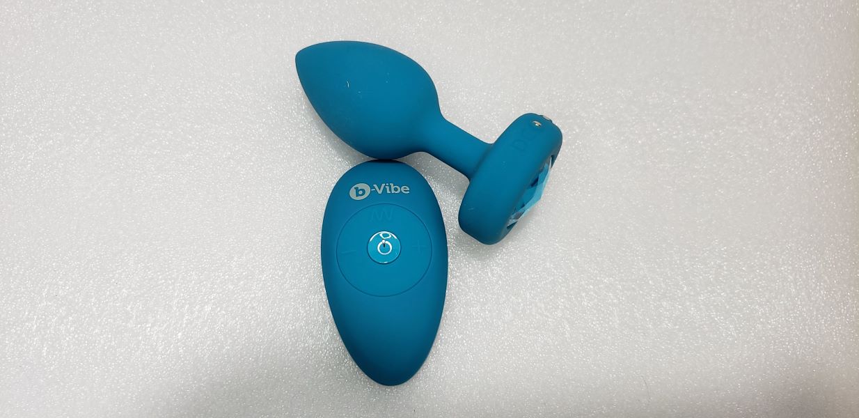 b-vibe Vibrating Jewel Plug: Sex Toy Review