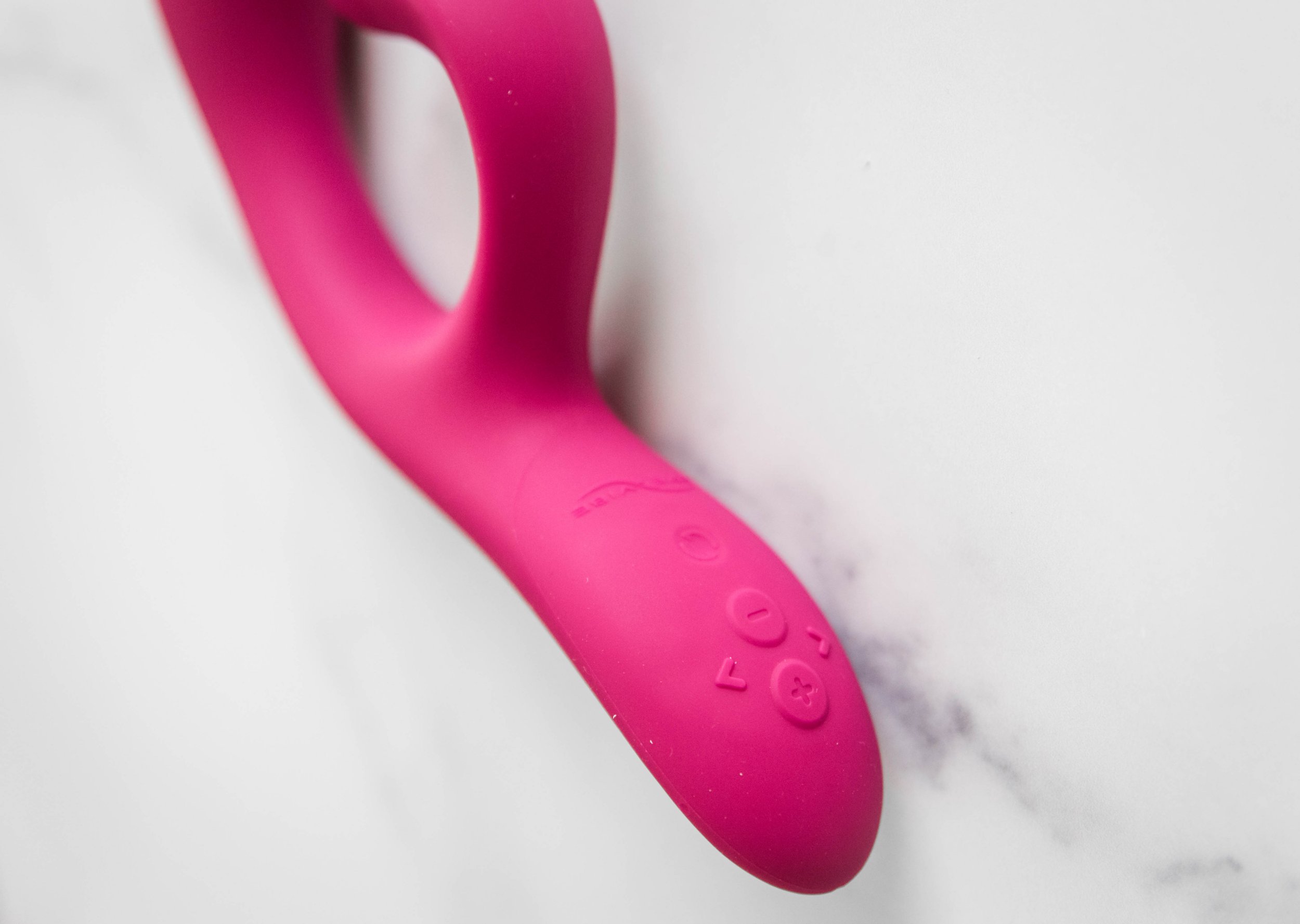 We-Vibe Nova 2 button controls