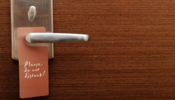 The 6 Things in Hotel Rooms That Make Sex HOT