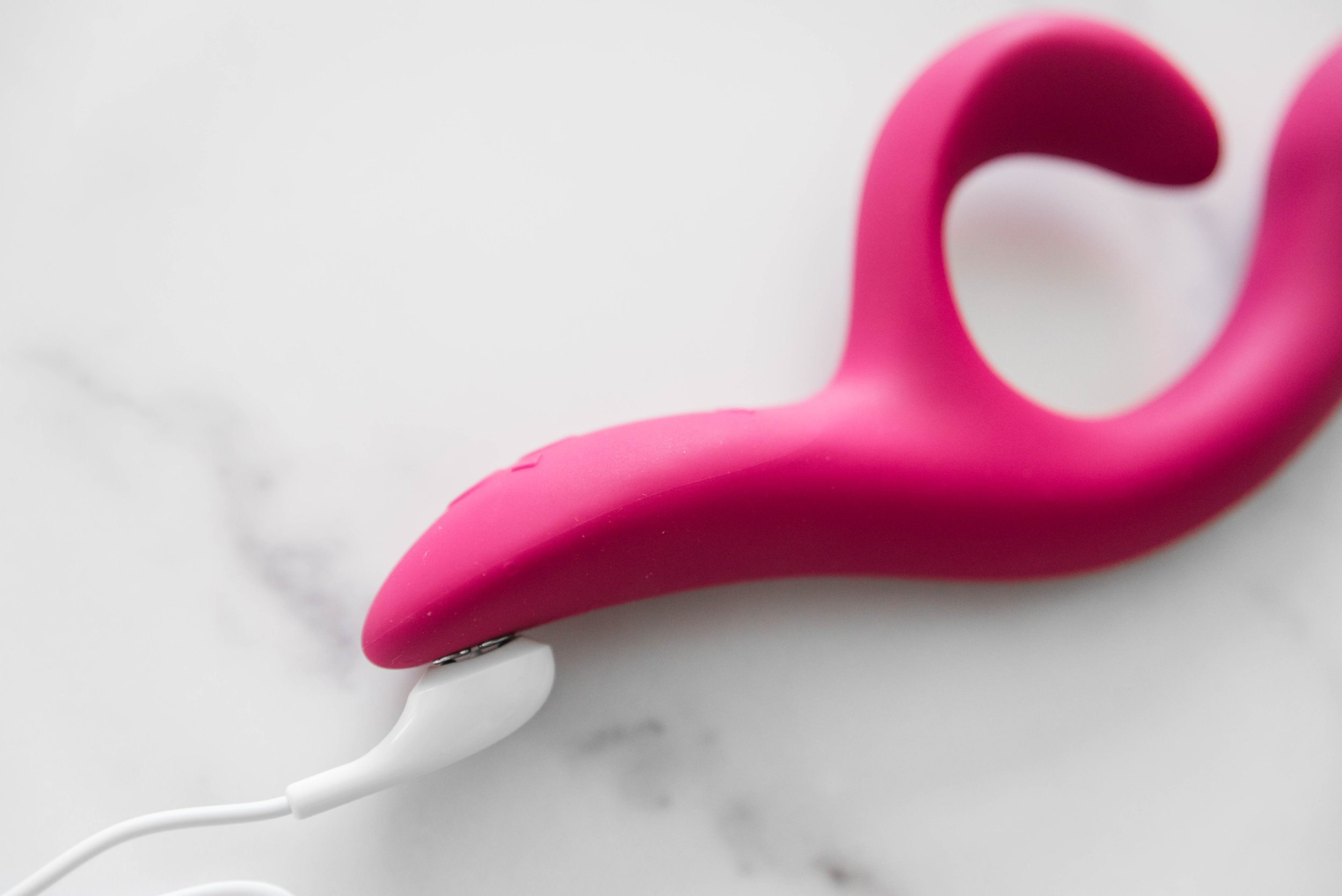 We-Vibe Nova 2 charging