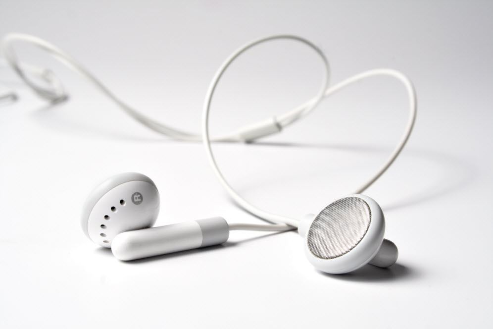 Podcast Lovers: Here Are the Best Sex, Relationship, and BDSM Podcasts