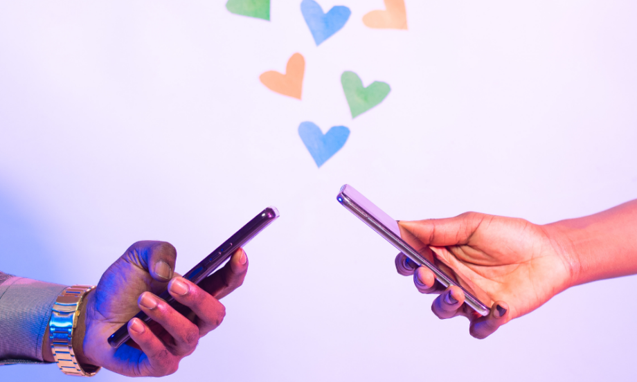 Thousands of Dating App Users Share Their Hookup Tips